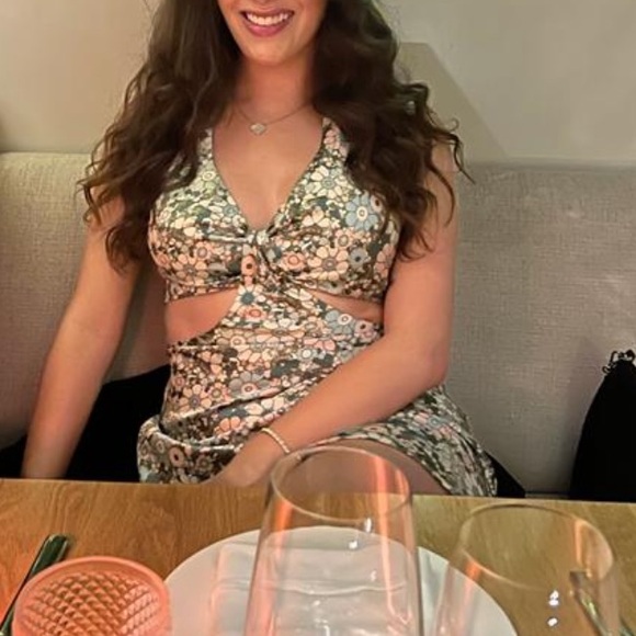 Floral halter dress with cutout details - Picture 4 of 4